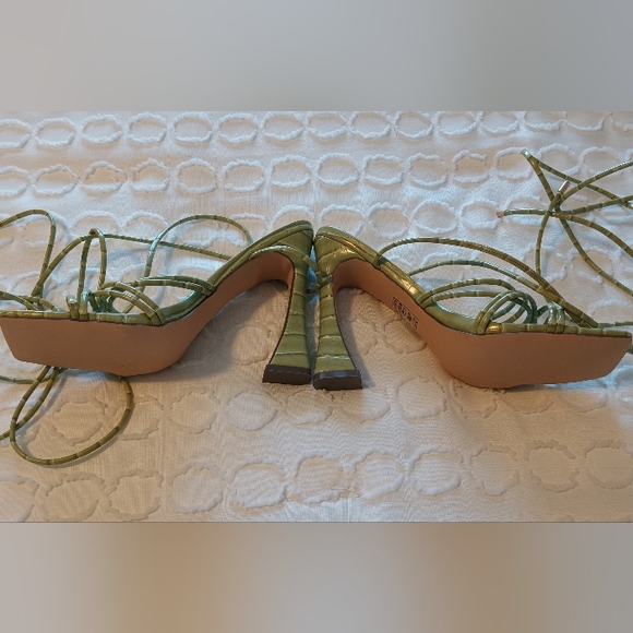 Shein Women's Heels - Picture 6 of 8